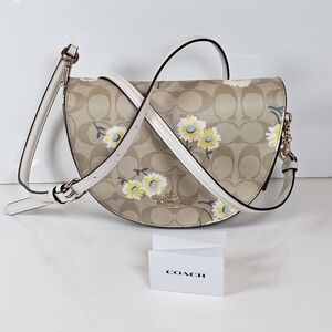 ✨ Coach Ellen Crossbody in Signature Canvas with Daisy Print ✨